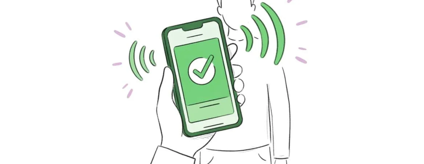 Dos personas acceden a la misma aplicación de un banco en sus teléfonos, una de ellas con un lector de pantalla.